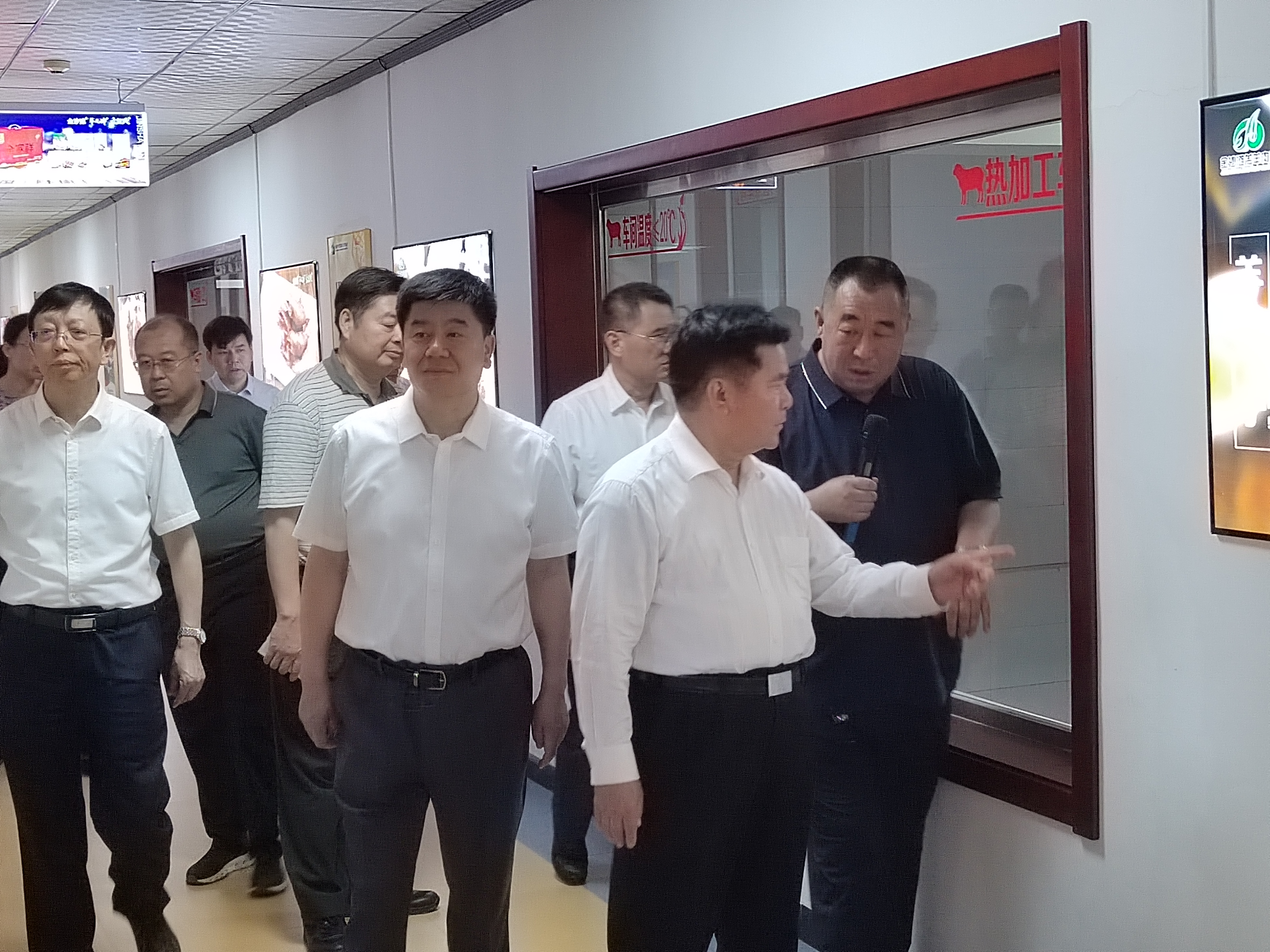 全國人大代表付主任一行人到懷仁市金沙灘羔羊肉業股份有限公司參觀調研